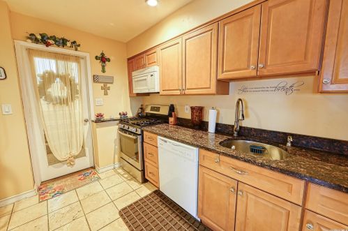 1596 Roosevelt Ave, Bohemia NY 11716-1407 exterior