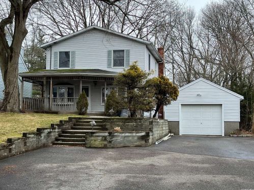 230 Oakwood Rd, Huntington Station NY 11746-7226 exterior