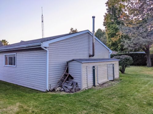 1706 Jackson St, Manitowoc WI 54220-6463 exterior