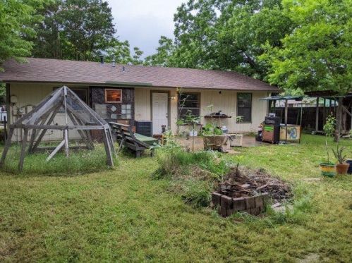 6100 Begonia Cir, Austin TX 78741-3401 exterior