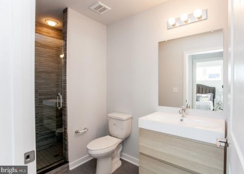 5938 Henry Ave, Philadelphia PA 19128-5981 exterior