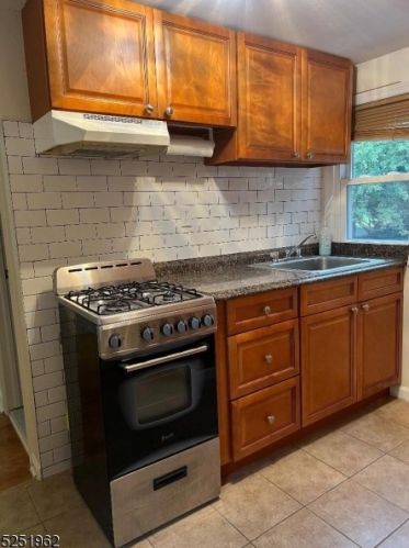 304 Hoover Ave, Edison NJ  08837-2568 exterior