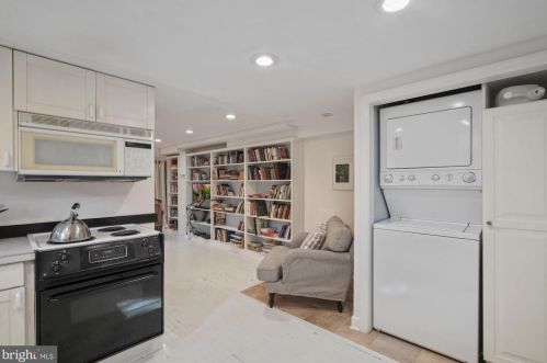 801 Independence Ave, Washington DC 20003-1317 exterior