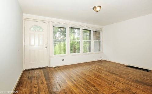 64 37th St, Chicago, IL 60653-1045