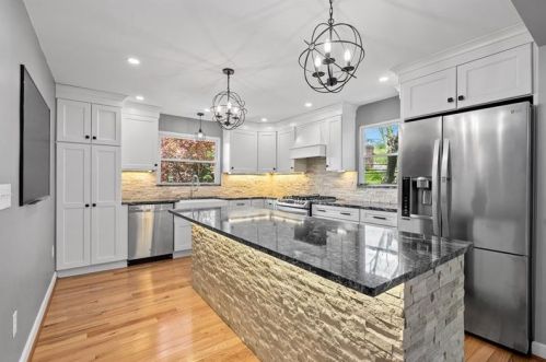 3927 Blvd Dr, Pittsburgh PA 15217-2619 exterior