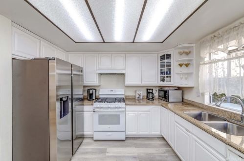 8636 Ramona St, Bellflower CA 90706-6320 exterior