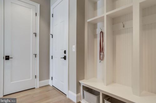 2733 1 St, Arlington VA 22203-2639 exterior