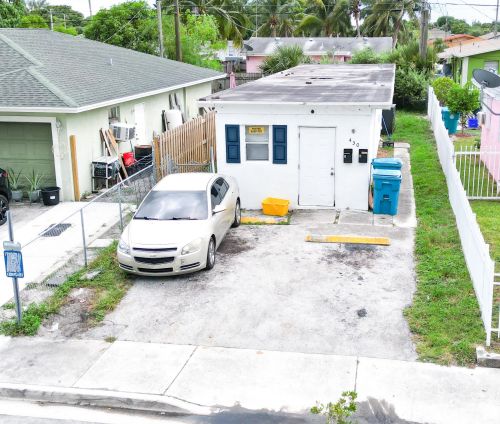 430 12 Ave, Boynton Beach FL 33435-6035 exterior