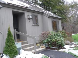 17 Heritage Dr, Avon, CT 06001-4521