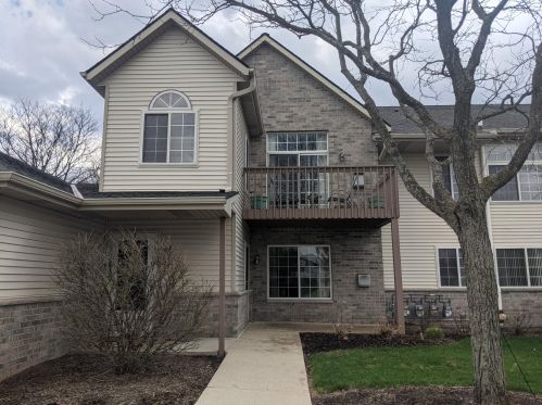 4967 Maple Leaf Cir, Milwaukee WI 53220-2780 exterior