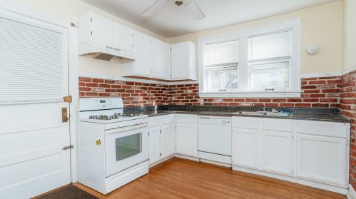 3139 Francisco Ave, Chicago IL 60618-5814 exterior