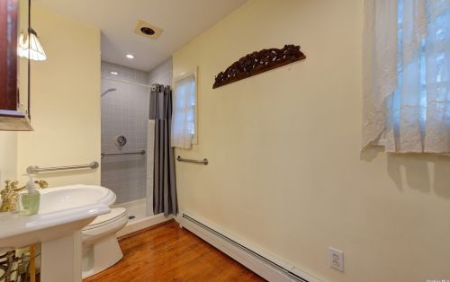 11 Munson Ct, Huntington Station NY 11747-1632 exterior