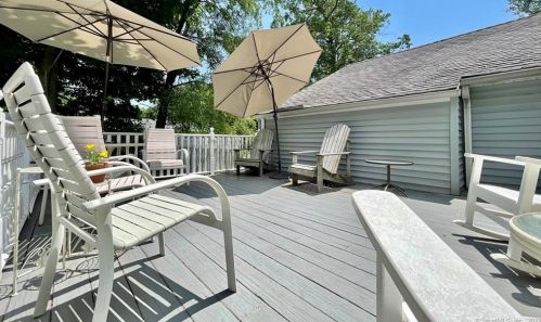 204 Edgemont Rd, Milford CT 06460-5009 exterior