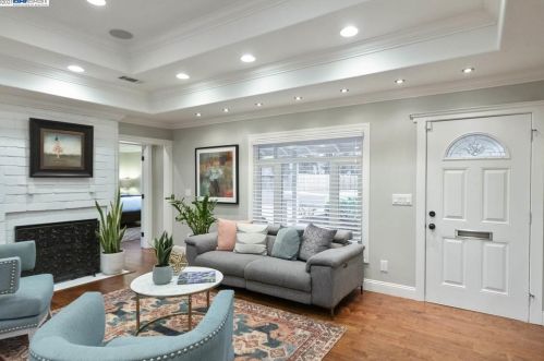 1870 Elinora Dr, Concord CA 94523-2815 exterior