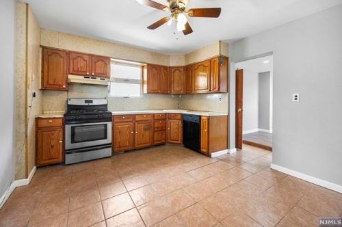 140 Clinton Pl, East Rutherford NJ 07073-1723 exterior