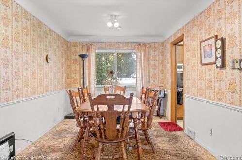 5975 Hubbell St, Dearborn Heights MI 48127-2445 exterior