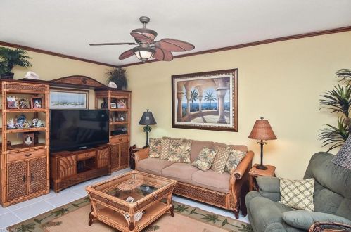 3572 Islandwalk Cir, Naples FL 34119-1613 exterior