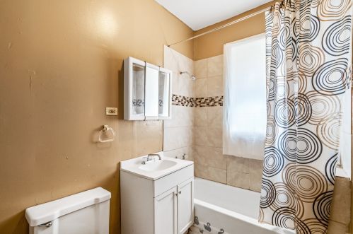 637 Monticello Ave, Chicago IL 60647-3624 exterior