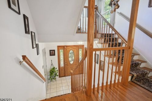 24 Braemar Ct, Parsippany, NJ 07054-2456