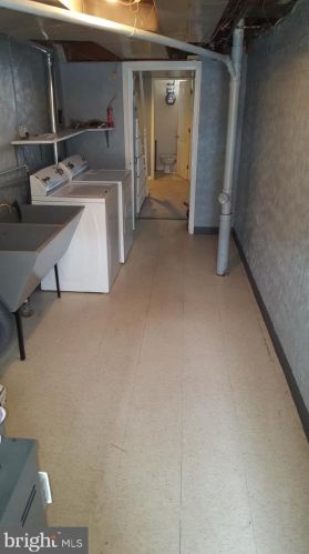 7926 Gilbert St, Philadelphia PA 19150-2506 exterior