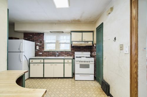 1186 Broadway Ave, Meskegon MI 49444-2410 exterior