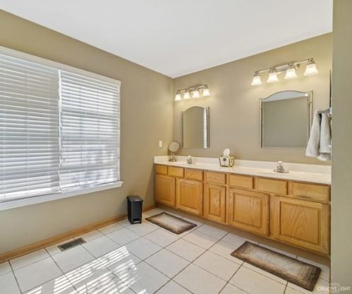 1256 Boxwood Dr, Bull Valley IL 60014-8396 exterior