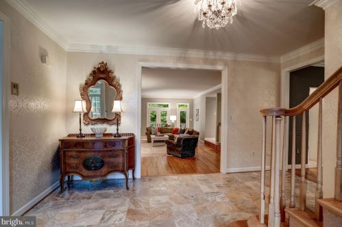 7621 Laurel Leaf Dr, Rockville MD 20854-1768 exterior