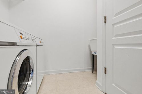 33 Maidenhead Rd, Princeton NJ 08540-7733 exterior