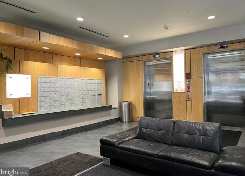 111 9th St, Philadelphia PA 19107-2460 exterior