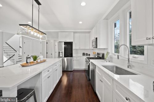 7941 Bolling Dr, Alexandria, VA 22308-1232