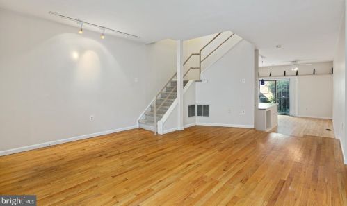 1027 Carpenter St, Philadelphia PA  19147-3703 exterior