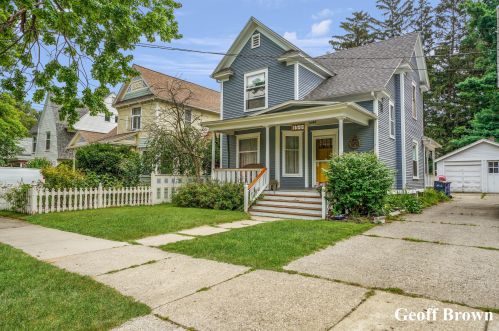 150 Fitzhugh Ave, Grand Rapids, MI 49506-1561