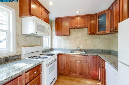 2704 Crescent Dr, Concord CA 94520-1919 exterior