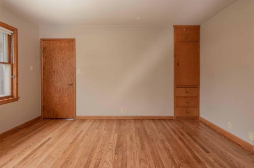 5796 Kinnickinnic Riv Pkwy, Milwaukee WI 53219-2231 exterior