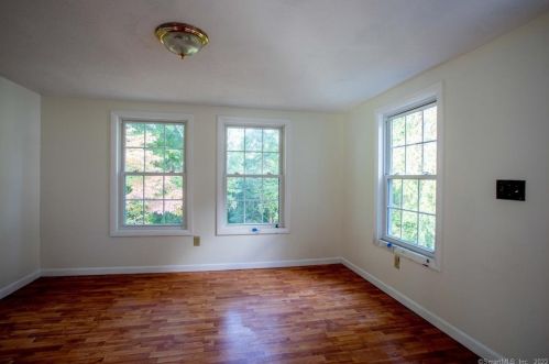 12 Linda Ave, Uncasville CT 06382-1723 exterior