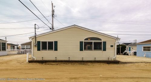 31 Penguin Way, Lavallette NJ  08735-1318 exterior