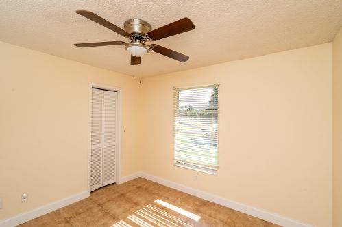 2410 Summit St, Fort Pierce FL  34984-5067 exterior