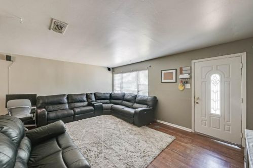 1614 4th St, Irving TX 75060-3111 exterior