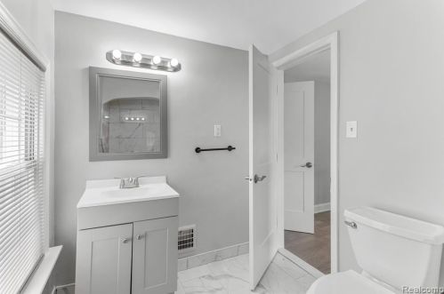 6754 Dolphin St, Dearborn Heights MI  48127-2539 exterior