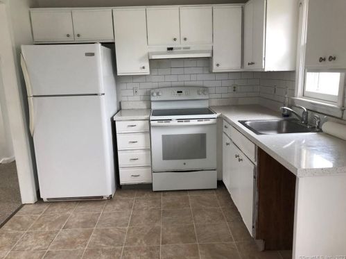 32 Blinkoff Ct, Torrington, CT 06790-4168