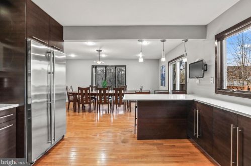 7 Hanover Ct, Princeton NJ 08540-7067 exterior