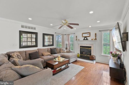 33 Bunting Brg Rd, Cookstown NJ 08511-1106 exterior