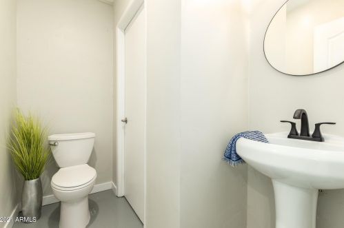 10050 26th St, Phoenix AZ  85028-4307 exterior