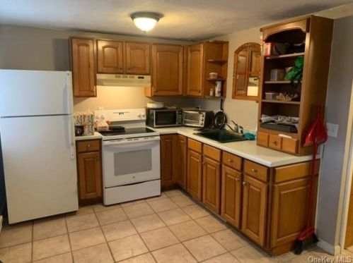 28 Newton Rd, Patterson, NY 12563-1703