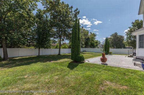 52 Pelican Dr, Berkeley Township NJ 08721-1654 exterior