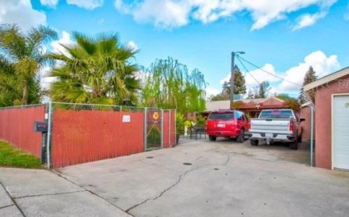 2337 Hatch Rd, Modesto CA  95351-4815 exterior