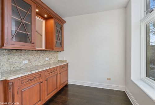 1933 Fremont St, Chicago IL  60614-5016 exterior