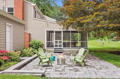 80 Christine Ter, Milford CT 06461-2212 exterior