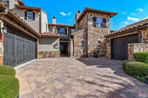 647 Lake Point Dr, Irving, TX 75039-3654