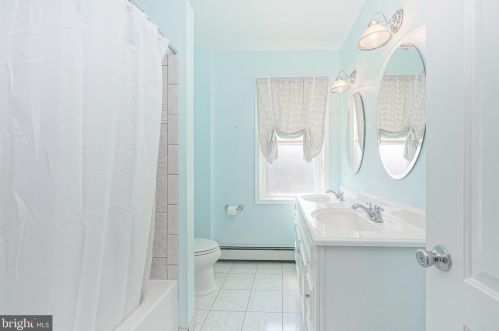 7017 Glenloch St, Philadelphia PA 19135-2223 exterior